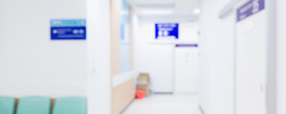 Hyperhidrose er en tilstand, der rammer mange mennesker og kan have betydelig indvirkning på livskvaliteten. Hudoghyperhidroseklinikken.dk tilbyder effektive løsninger og behandlinger til dem, der lider af overdreven svedtendens. Med specialiserede behandlingsmetoder kan patienter få hjælp til at håndtere deres symptomer og forbedre deres dagligdag. Klinikken har flere afdelinger, herunder beliggenheder på Østerbro, Herning, Faxe, Skanderborg og Nørresundby, hvor kvalificerede specialister står klar til at hjælpe. For dem, der søger hurtigt svar og rimelige priser, er tilbuddene tilpasset individuelle behov. Besøg hudoghyperhidroseklinikken.dk for at lære mere om de tilgængelige behandlinger. Fra vurdering til behandling får patienter en grundig indsigt i deres tilstand. Klinikken tilbyder både præventiv information og handlingsorienterede tilgange, hvilket gør den til en væsentlig ressource for dem, der ønsker at tackle hyperhidrose effektivt. Hyperhidrose og behandlingsmetoder