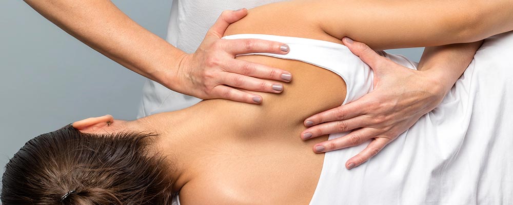 Sådan kan fysioterapi og osteopati hjælpe dig med din smerteproblematik